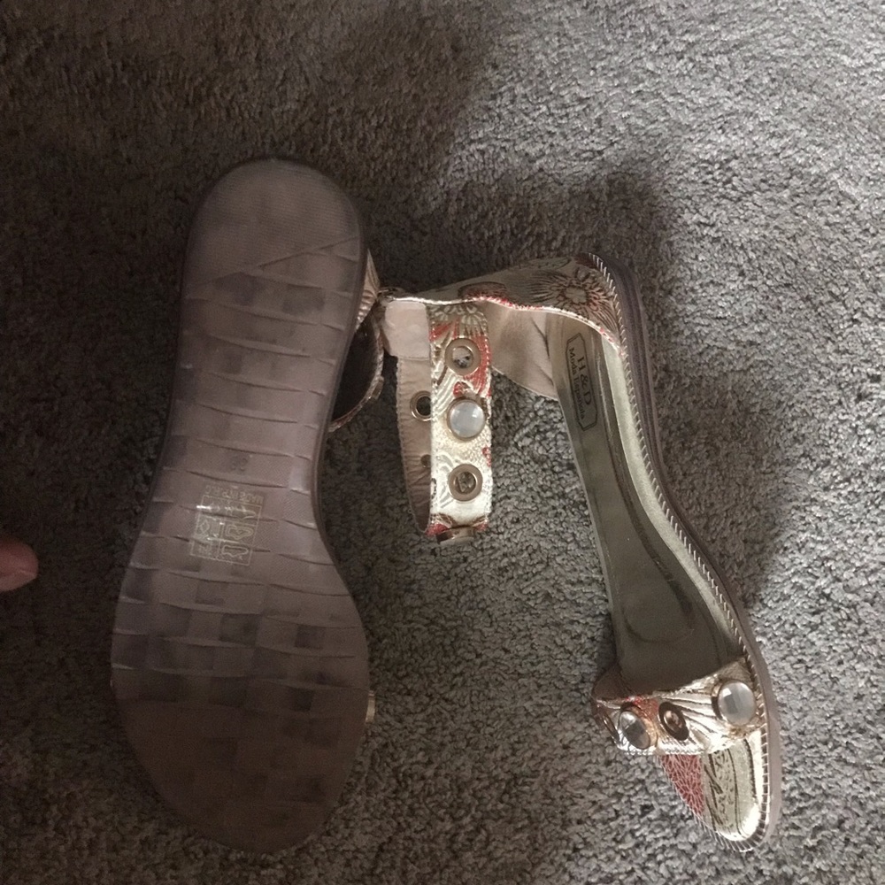 Sandals - Picture 2 of 4